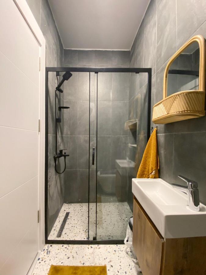 Cosy Flat With A Garden In Central Kadikoy อิสตันบูล ภายนอก รูปภาพ